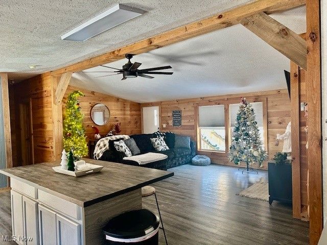 3200 Centenary Hill Road SW, Port Washington, OH 43837