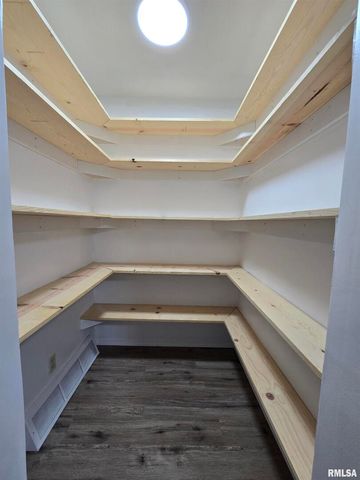 607 N BLUFF Street, Albany, IL 61230