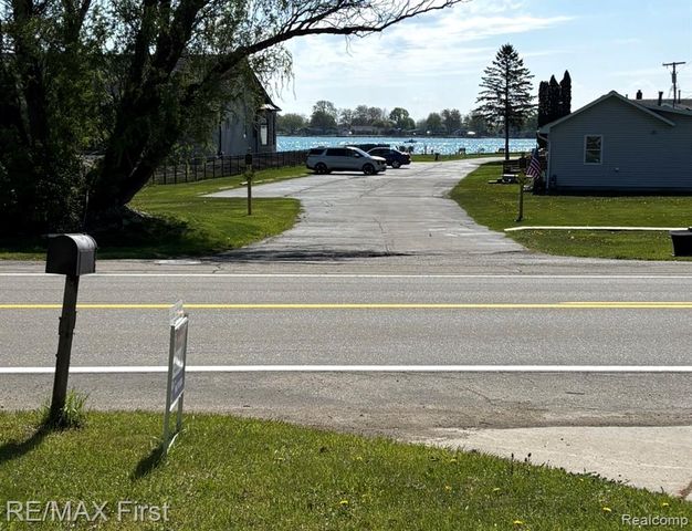 9280 River Road, Clay, MI 48001