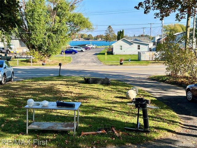 9280 River Road, Clay, MI 48001
