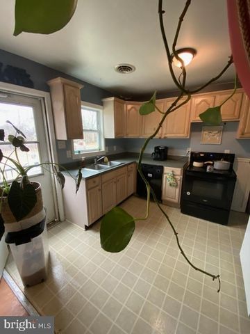 32 SCOTT DR, Shepherdstown, WV 25443
