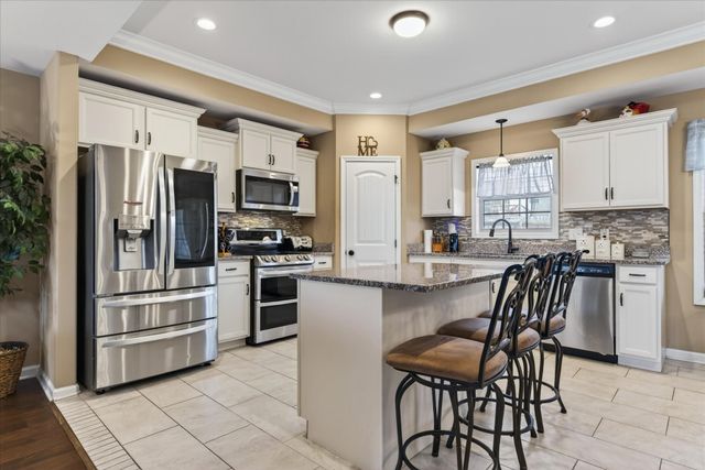 1990 Jackie Lorraine Dr, Clarksville, TN 37042