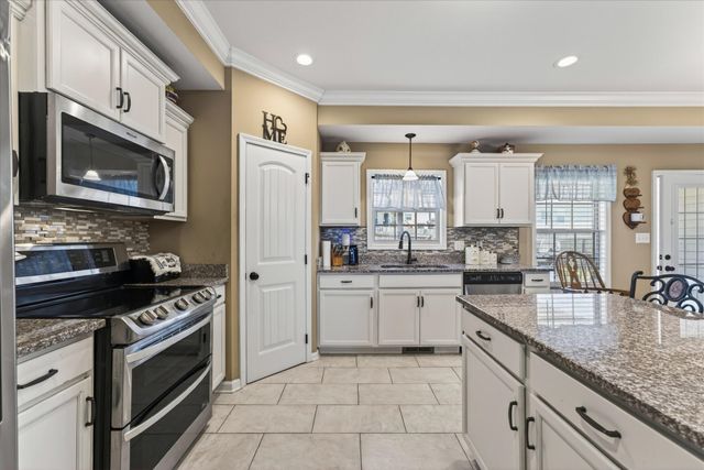 1990 Jackie Lorraine Dr, Clarksville, TN 37042