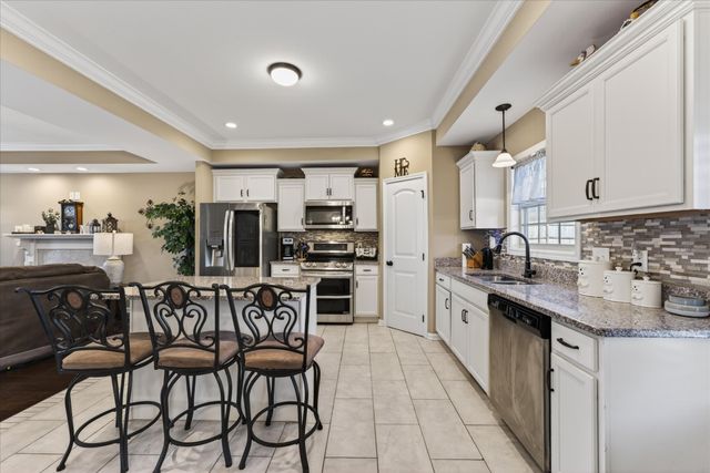 1990 Jackie Lorraine Dr, Clarksville, TN 37042