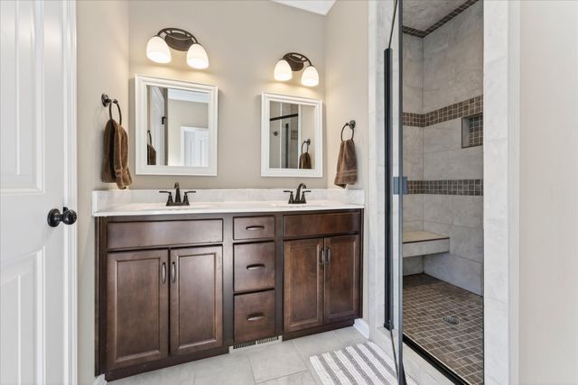 1990 Jackie Lorraine Dr, Clarksville, TN 37042