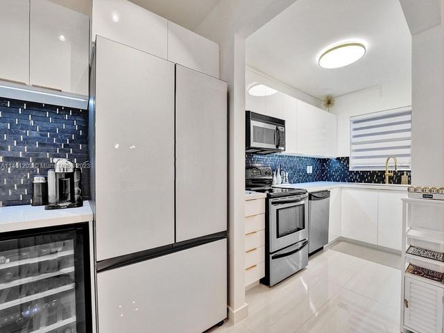 300 Golden Isles Dr 312, Hallandale Beach, FL 33009