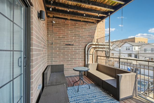 3815 N Kedzie Avenue 2S, Chicago, IL 60618