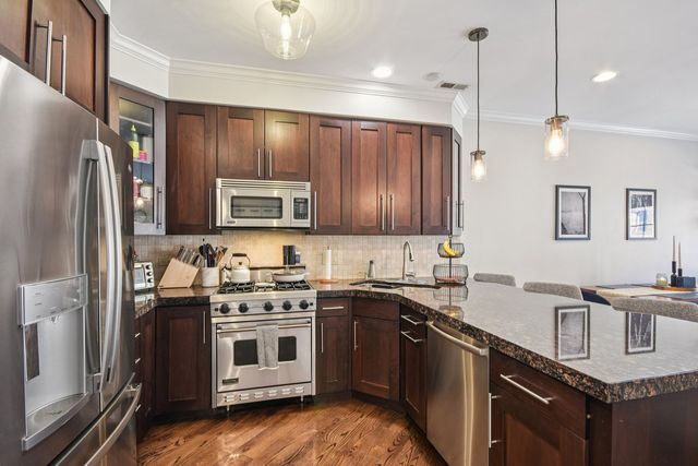 3815 N Kedzie Avenue 2S, Chicago, IL 60618