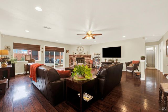 1404 Donner Ct, Suisun City, CA 94585