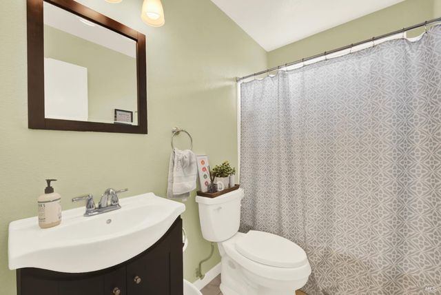 1404 Donner Ct, Suisun City, CA 94585