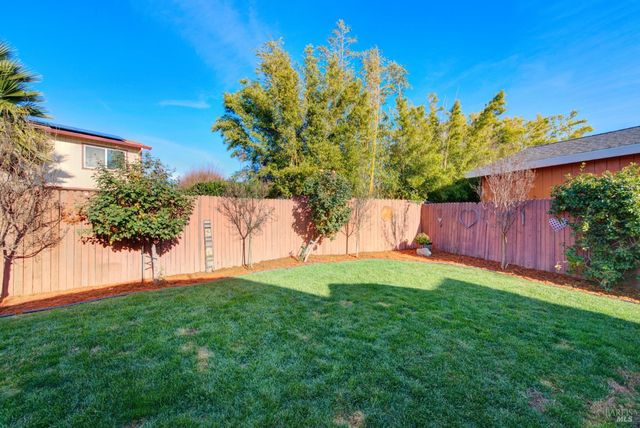 1404 Donner Ct, Suisun City, CA 94585