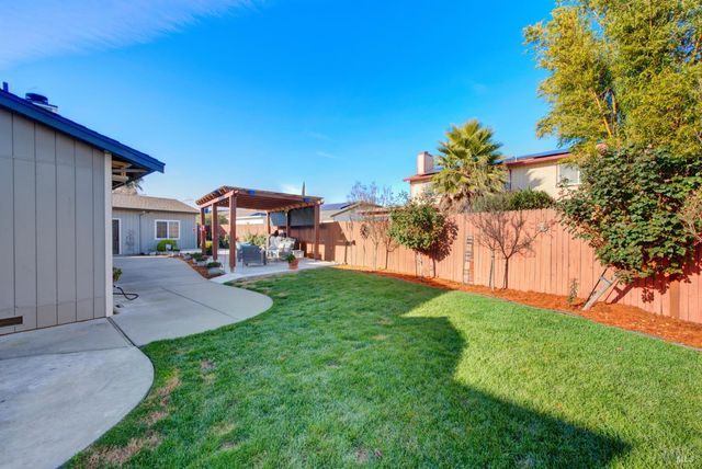 1404 Donner Ct, Suisun City, CA 94585