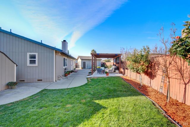 1404 Donner Ct, Suisun City, CA 94585