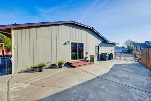 1404 Donner Ct, Suisun City, CA 94585