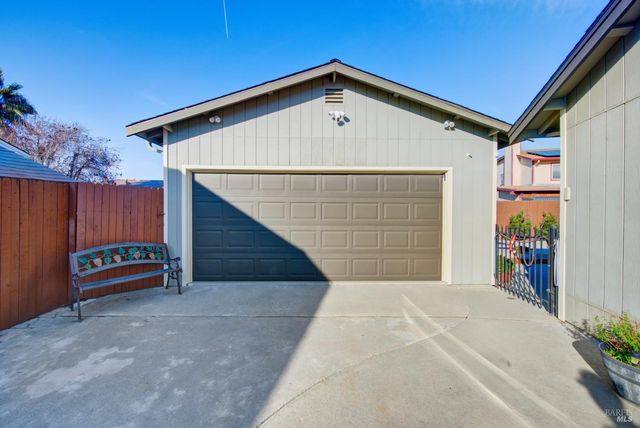 1404 Donner Ct, Suisun City, CA 94585