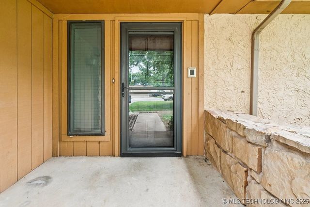 6947 S 30th West Avenue, Tulsa, OK 74132