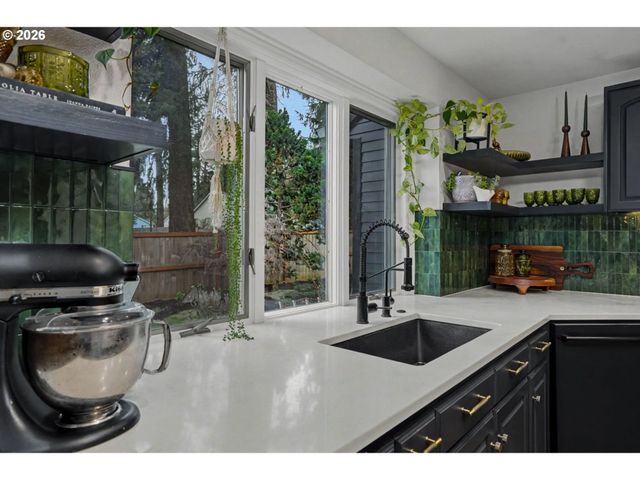 670 PALISADES Dr Se, Salem, OR 97302