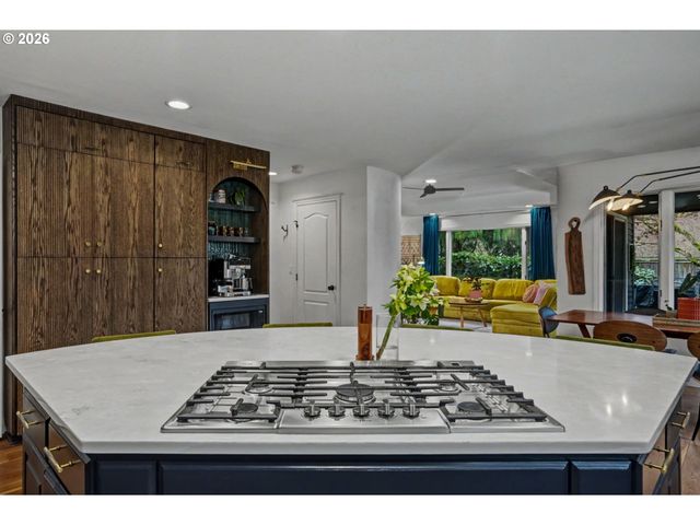 670 PALISADES Dr Se, Salem, OR 97302