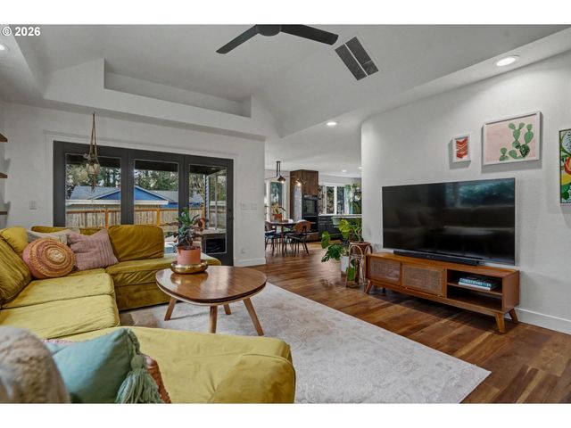 670 PALISADES Dr Se, Salem, OR 97302