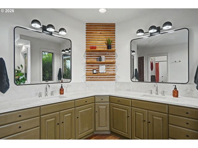 670 PALISADES Dr Se, Salem, OR 97302