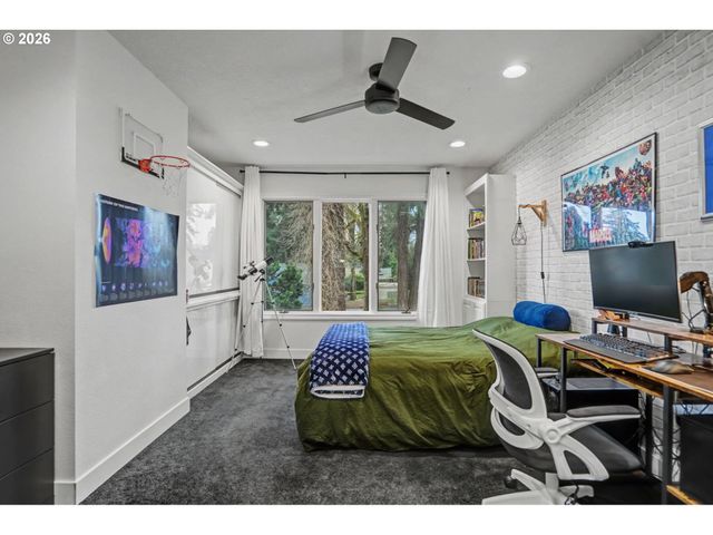 670 PALISADES Dr Se, Salem, OR 97302