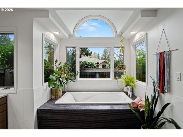 670 PALISADES Dr Se, Salem, OR 97302