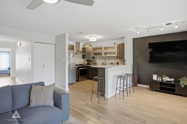 9609 Austin Avenue W3, Oak Lawn, IL 60453