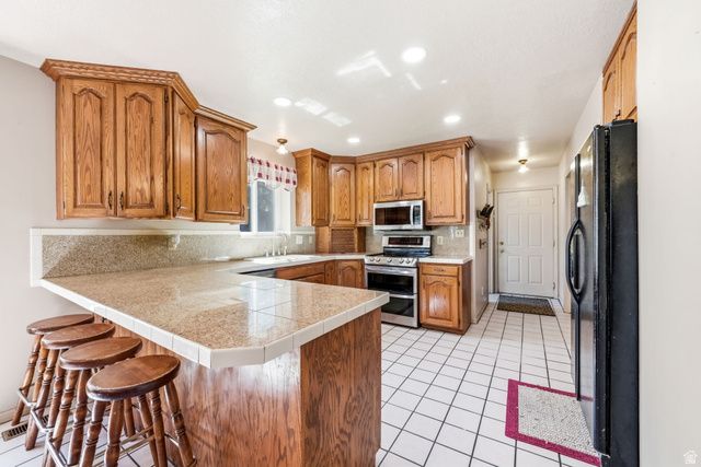 822 E SKYLARK DR, Spanish Fork, UT 84660