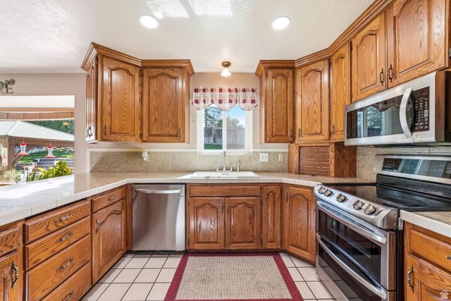 822 E SKYLARK DR, Spanish Fork, UT 84660
