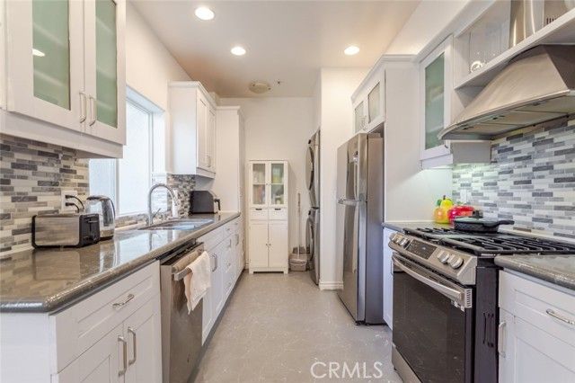 626 E Orange Grove Avenue 204, Burbank, CA 91501