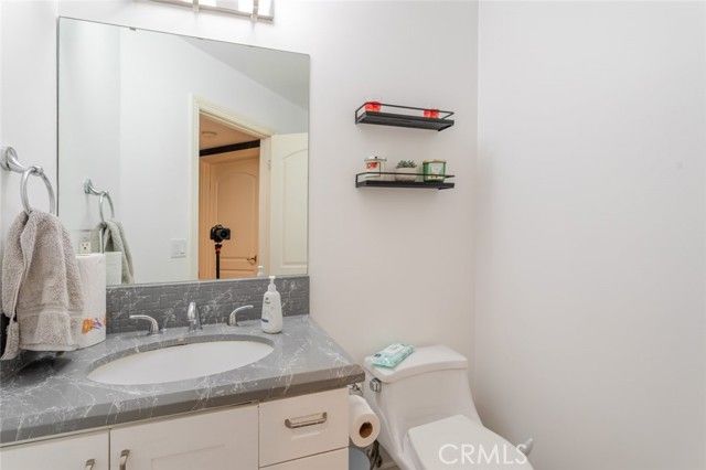 626 E Orange Grove Avenue 204, Burbank, CA 91501