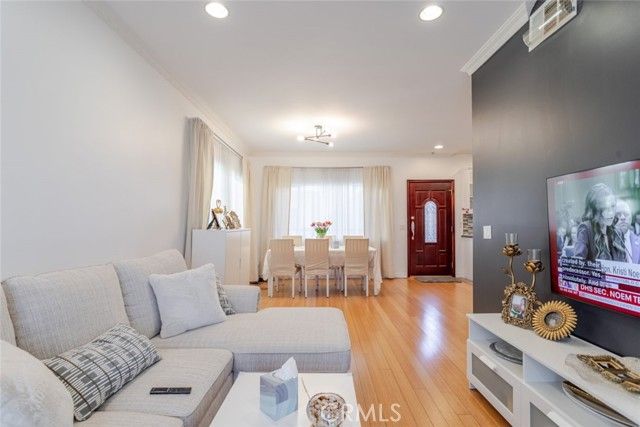 626 E Orange Grove Avenue 204, Burbank, CA 91501