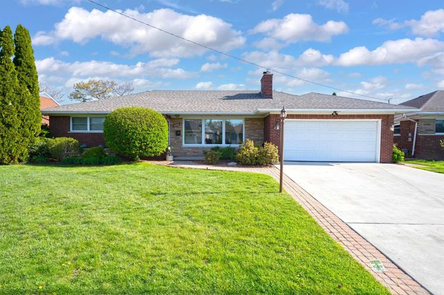 22435 Lakecrest Street, St Clair Shores, MI 48081