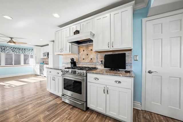 22435 Lakecrest Street, St Clair Shores, MI 48081