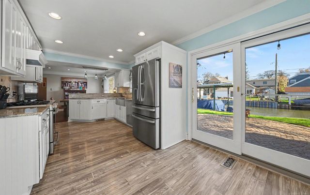 22435 Lakecrest Street, St Clair Shores, MI 48081