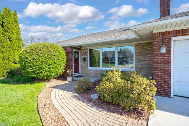 22435 Lakecrest Street, St Clair Shores, MI 48081