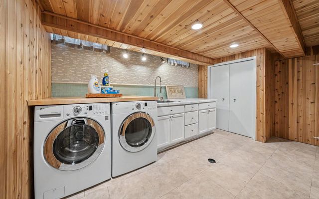 22435 Lakecrest Street, St Clair Shores, MI 48081