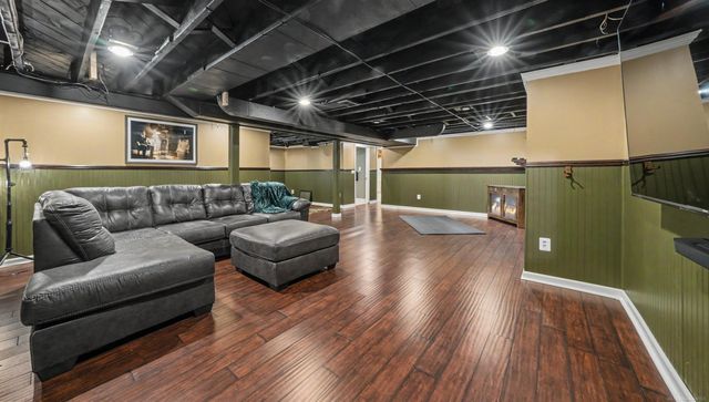 22435 Lakecrest Street, St Clair Shores, MI 48081
