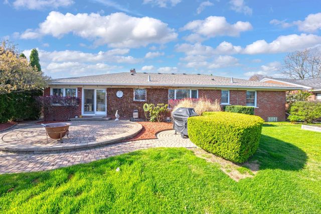 22435 Lakecrest Street, St Clair Shores, MI 48081