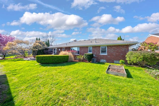 22435 Lakecrest Street, St Clair Shores, MI 48081