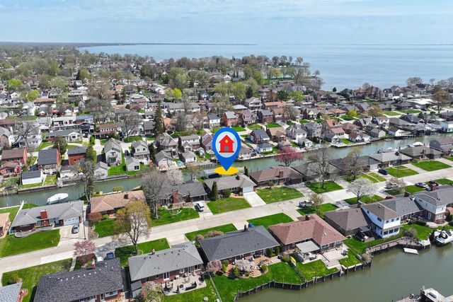 22435 Lakecrest Street, St Clair Shores, MI 48081