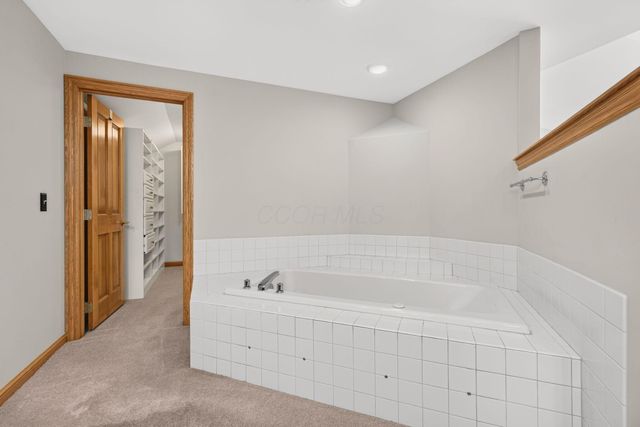 9622 Camelot Street NW, Pickerington, OH 43147