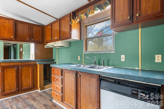 5624 R & R Farm Road, Connelly Springs, NC 28612