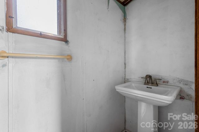 5624 R & R Farm Road, Connelly Springs, NC 28612