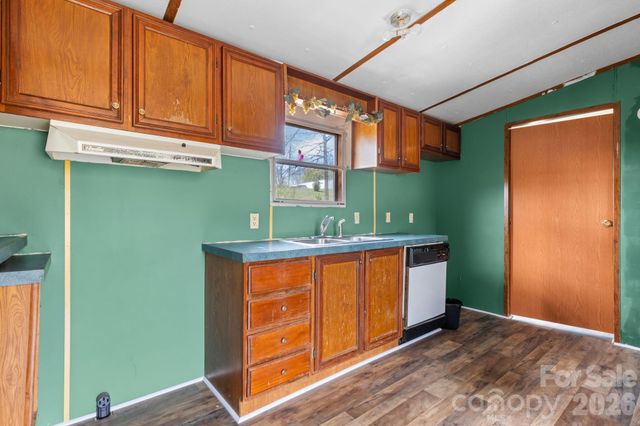 5624 R & R Farm Road, Connelly Springs, NC 28612