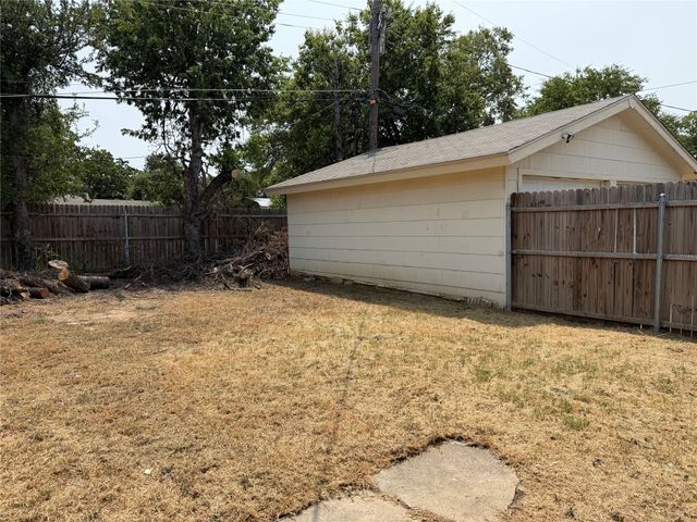 2511 Normont Circle, Fort Worth, TX 76103