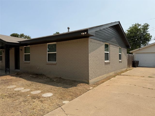 2511 Normont Circle, Fort Worth, TX 76103