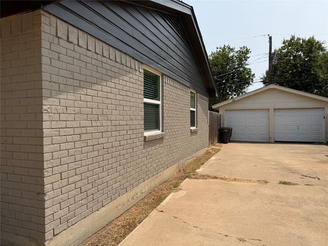 2511 Normont Circle, Fort Worth, TX 76103