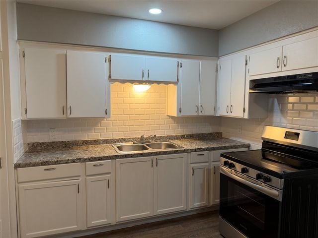 2511 Normont Circle, Fort Worth, TX 76103
