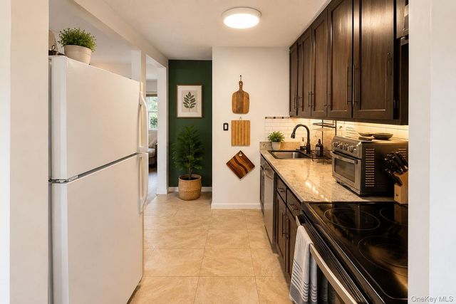 160 academy Street 3J, Poughkeepsie, NY 12601